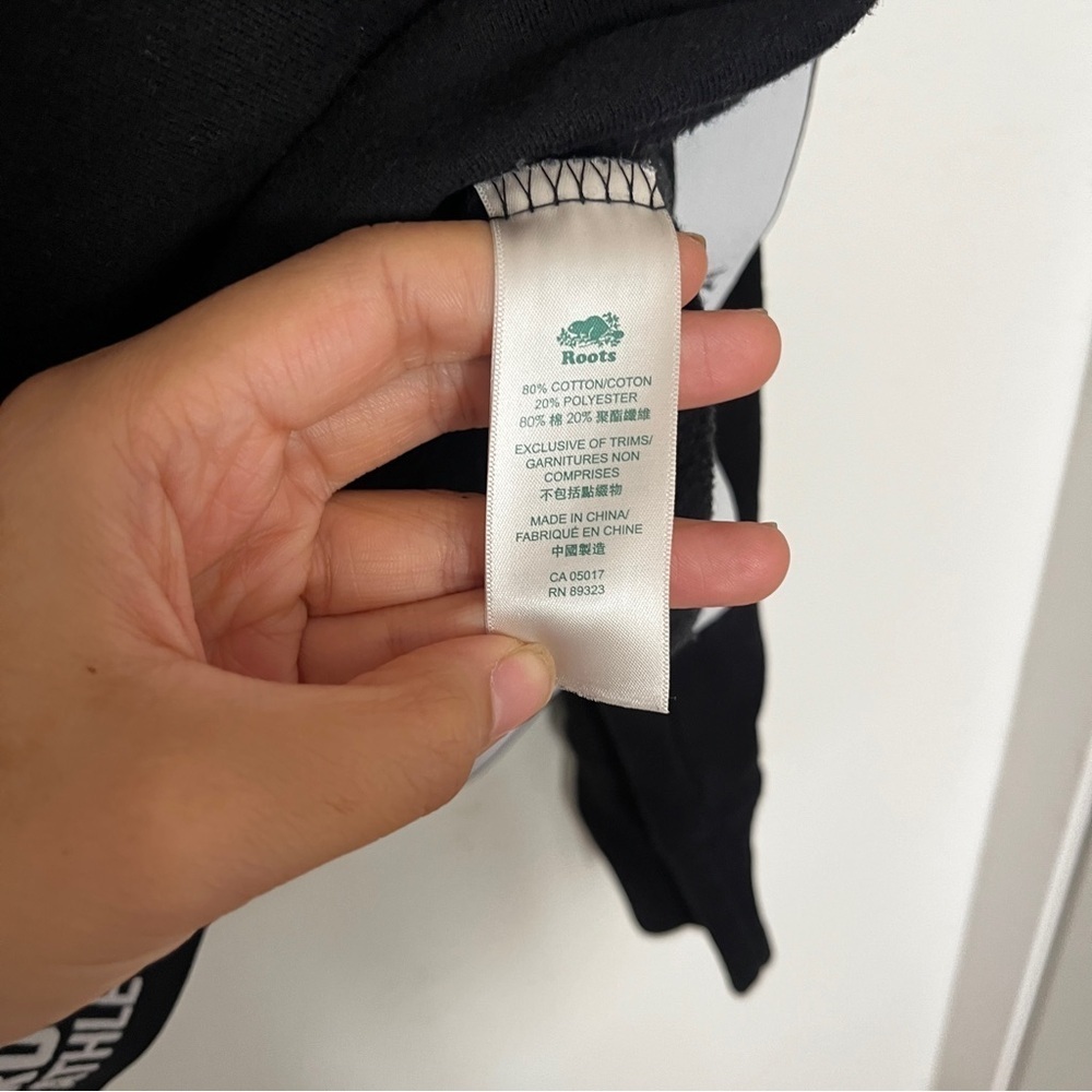 Roots Canada Black Logo Cozy Athletic Comfortable Hoodie - Picture 8 of 9